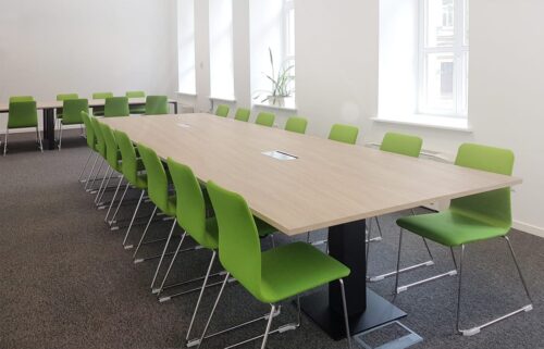 portfolio_transporto įmonės biuras_didžioji konferencijų salė Posėdžių stalai CUBO